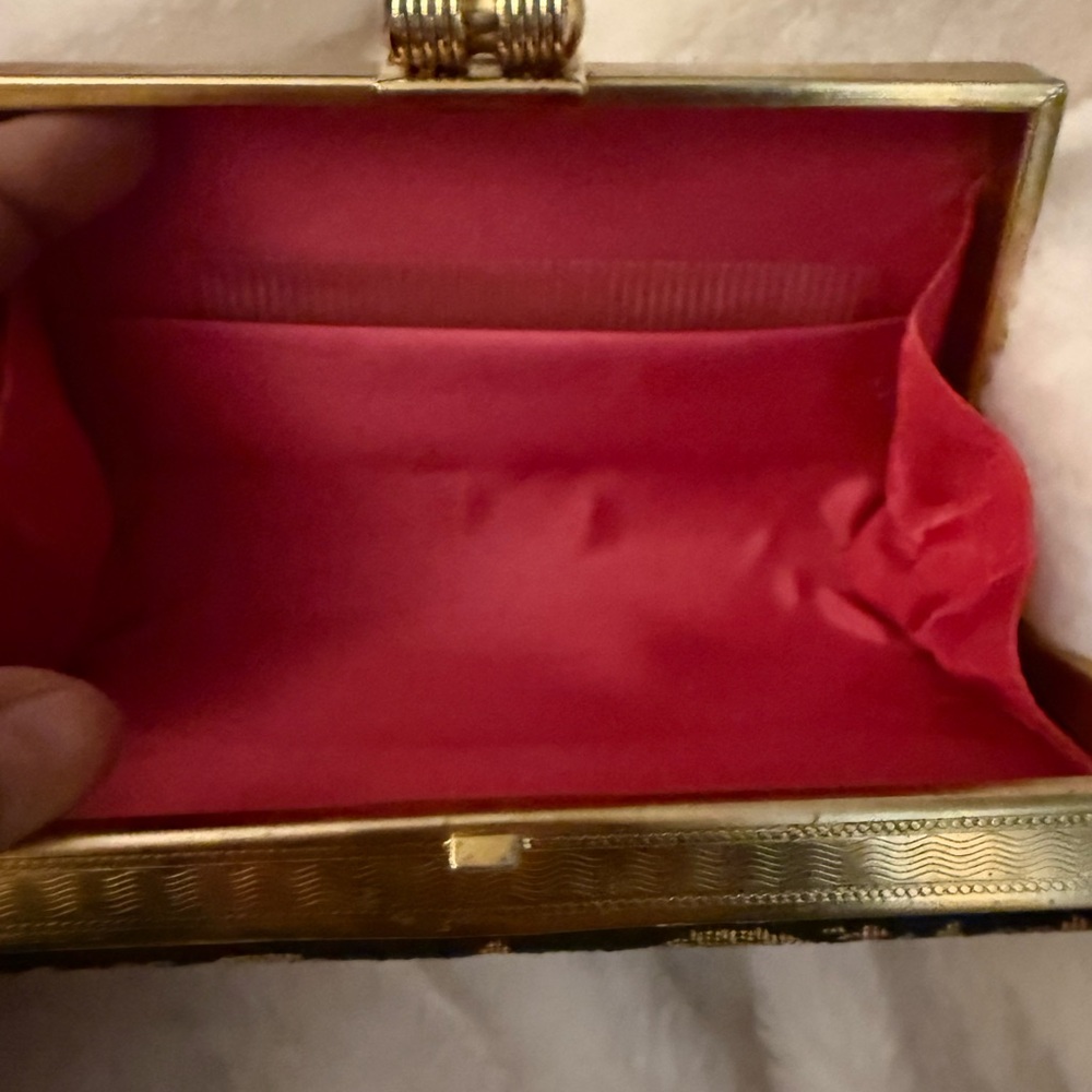 Rare Vintage Elegant Gold and Black Tapestry Clutch - Picture 2 of 8